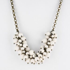 Colar Curto Cacho Bolas Off White